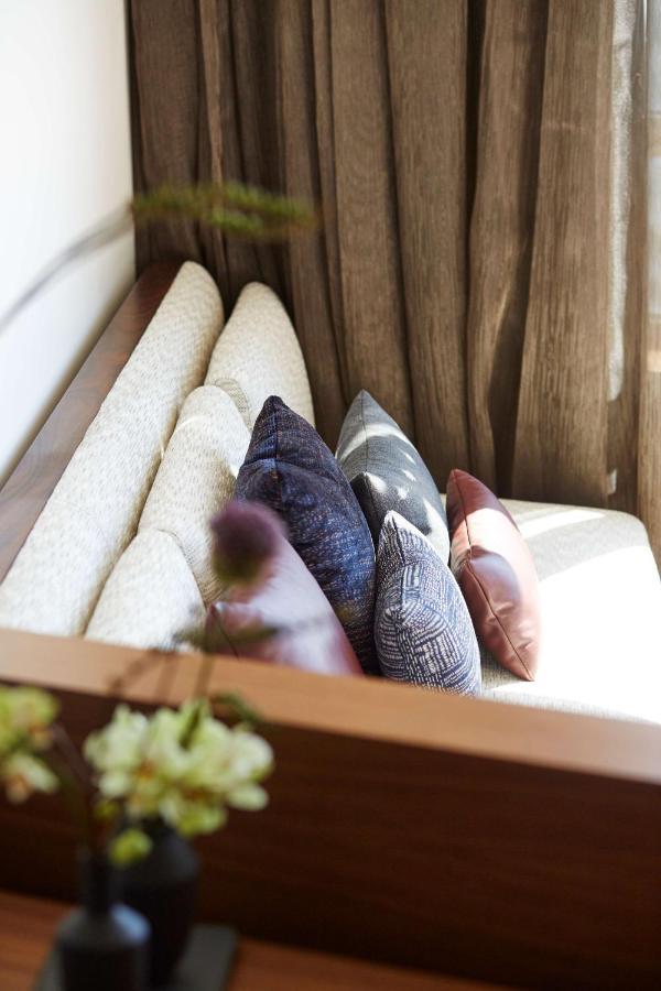 Nobu Hotel Барселона Екстериор снимка A collection of cushions