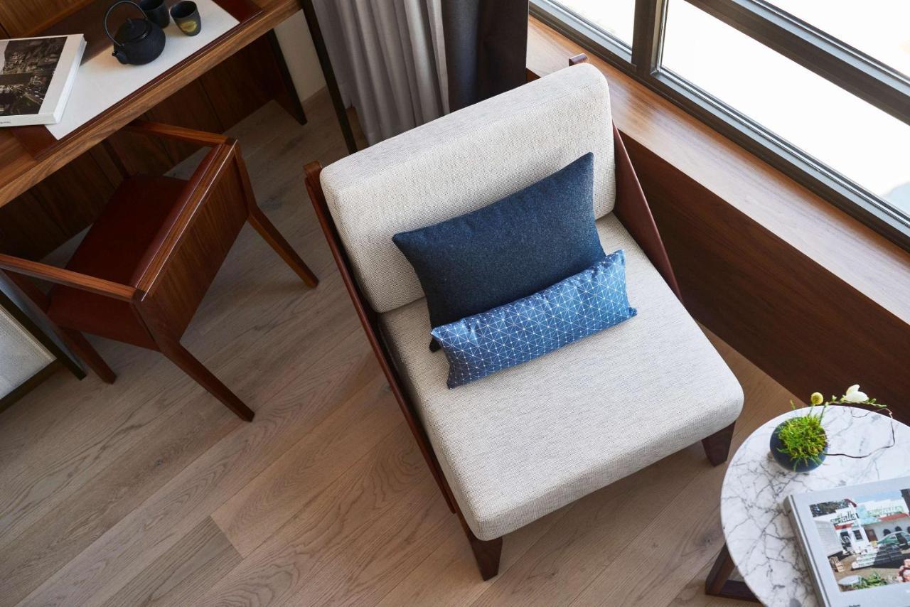 Nobu Hotel Барселона Екстериор снимка A chair with cushions