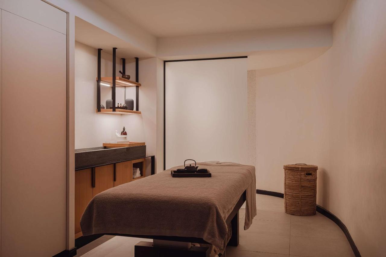 Nobu Hotel Барселона Екстериор снимка Treatment room at the spa