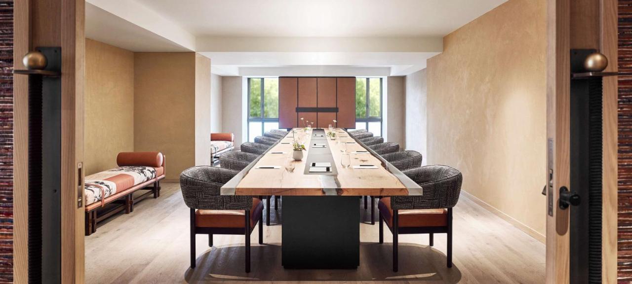 Nobu Hotel Барселона Екстериор снимка Meeting room at The Hari